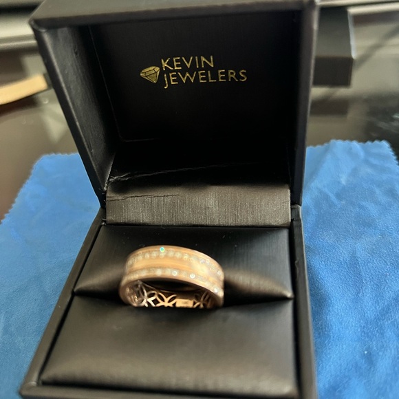 14K Rose Gold 2 Row Diamond Band size 7/8 Barely Worn In New Condition - Picture 3 of 3